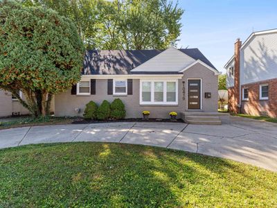 10419 W Eleven Mile Rd, Huntington Woods, MI, 48070