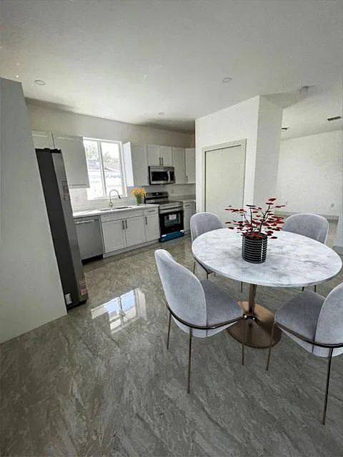 3 bed, $2,950 — Photo 3