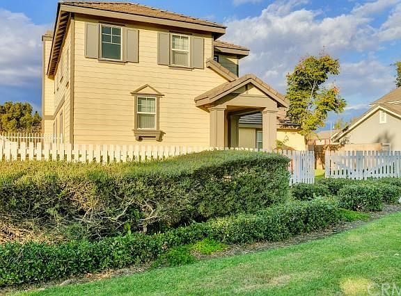 3rd image of 1527 N Dahlia Ct #A