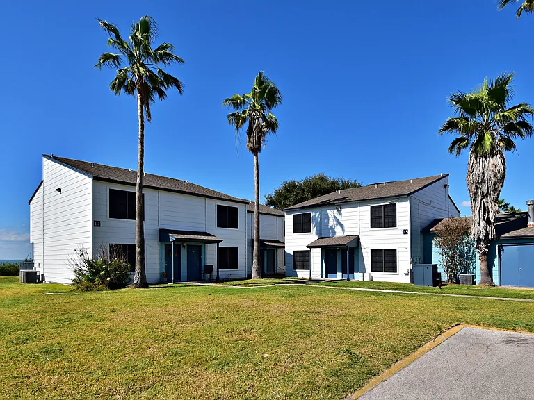 Land's End Apartments — Photo 24