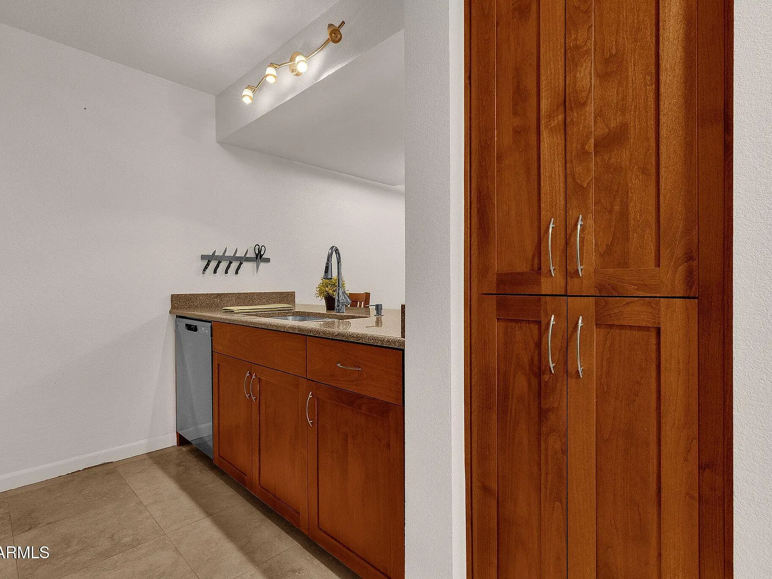 2 bed, 2.0 bath, 932 sqft, $2,000 — Photo 3