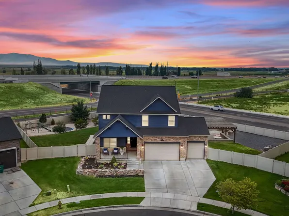 2352 W Island Dr, Kaysville, UT 84037