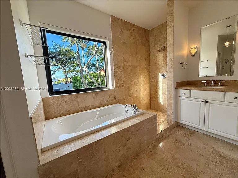 455 Amalfi Ave — Photo 23