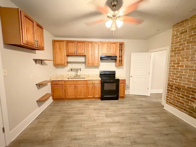 824 Independence St #B — Photo 10
