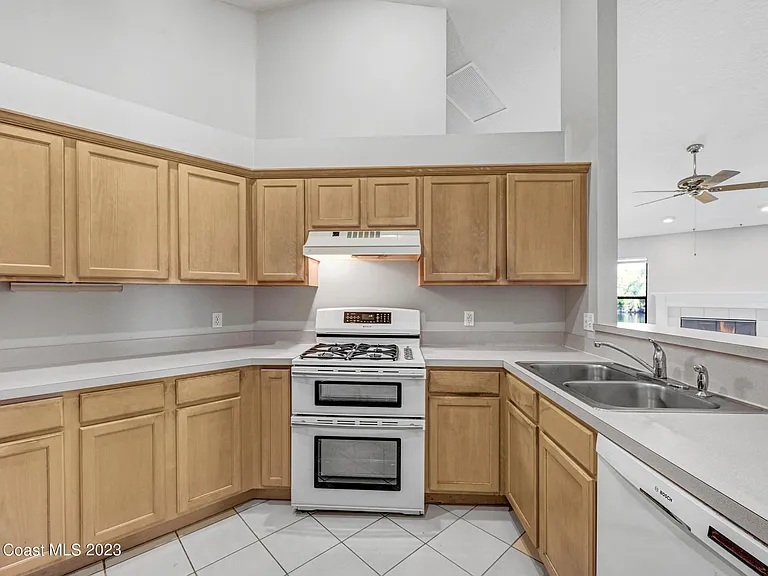 3643 Bluefield Ave — Photo 16
