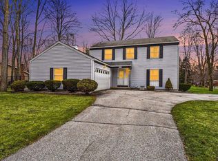 5613 Lamplighter Ln, Midland, MI 48642