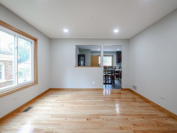 4th image of 8120 Kolmar Ave