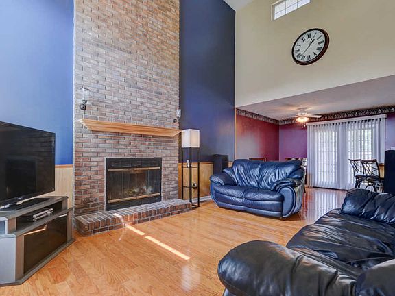 3rd image of 8317 Tidewater Ct