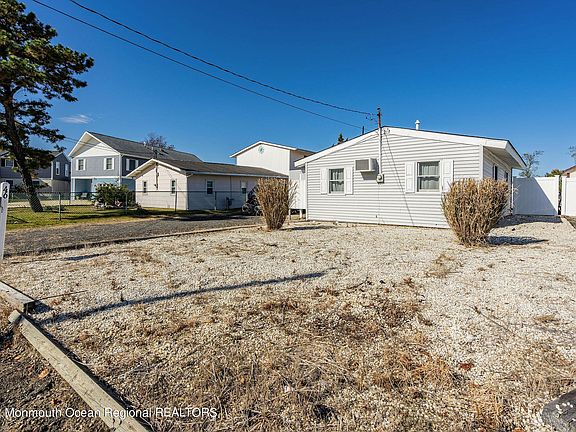 4th image of 46 Lake Huron Dr