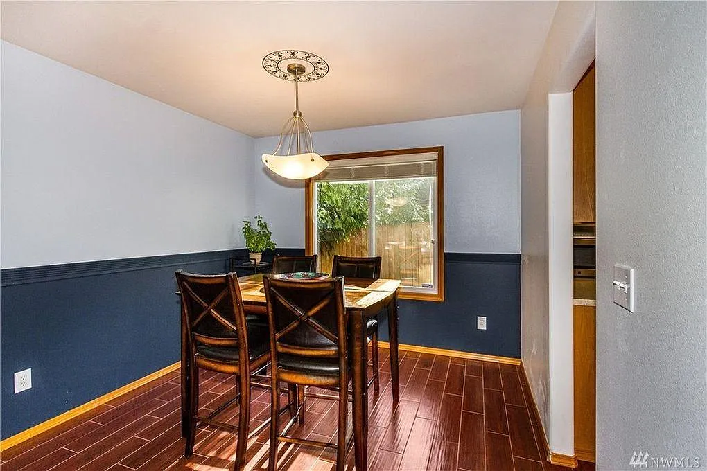 4 bed, 2.5 bath, 2100 sqft, $3,700 — Photo 3