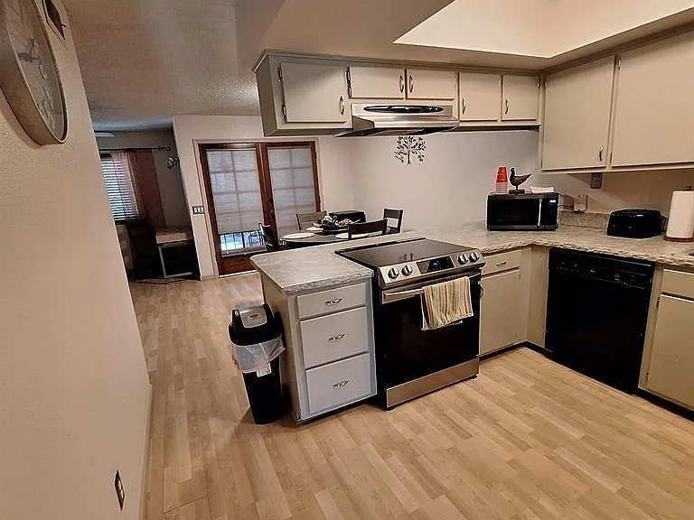 2045 S 14th Ave #3 — Photo 8