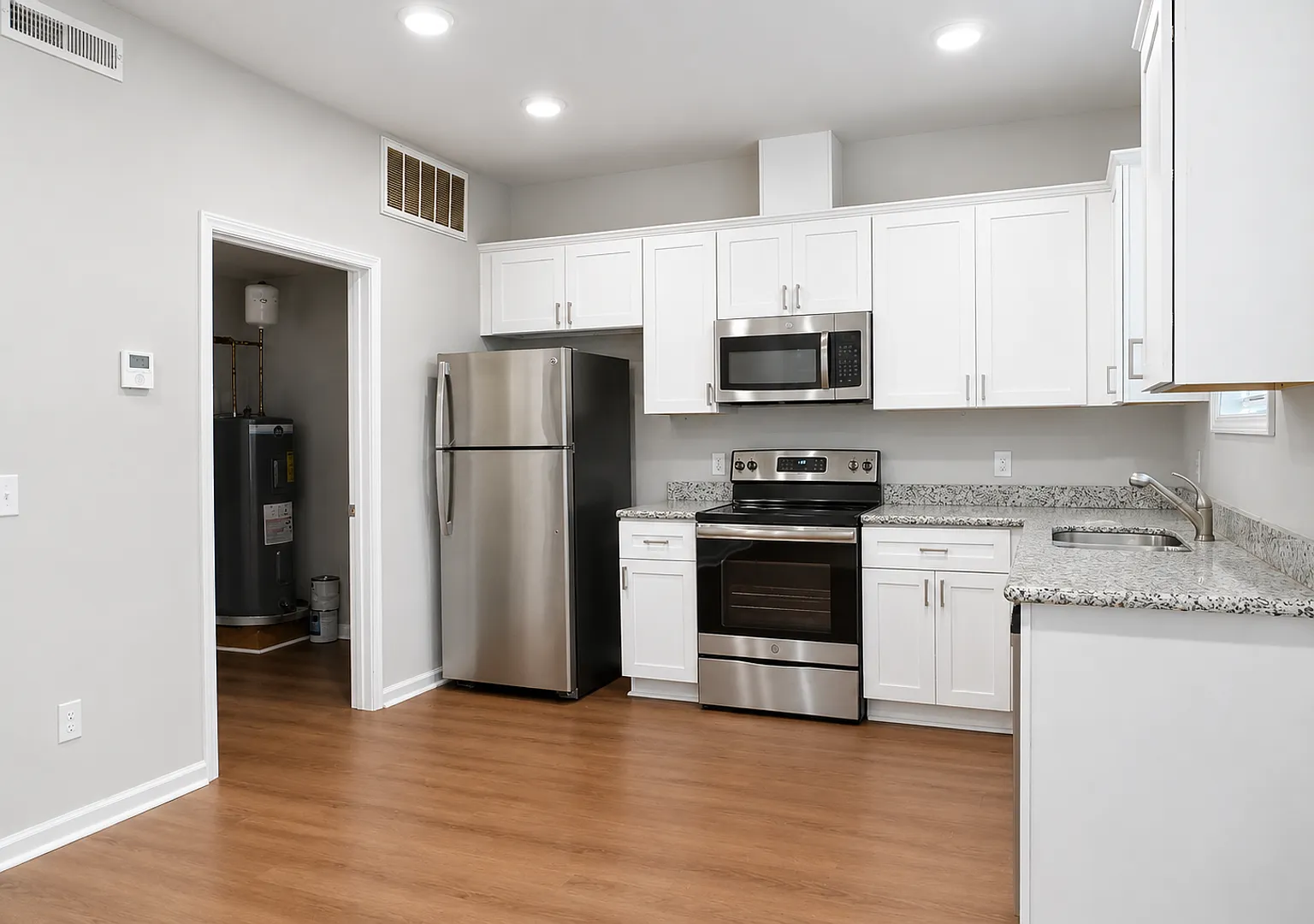 18th Street Apartments 1 Bed/ 1 Bath — Photo 3
