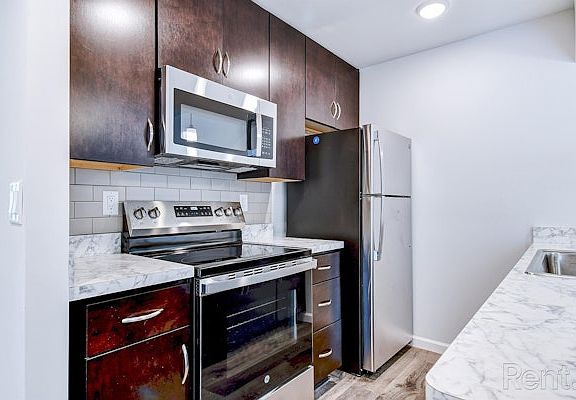 2nd image of 688 Riddle Rd APT 1000B