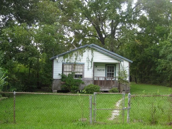 9203 Sherbourne St, Houston, TX 77016