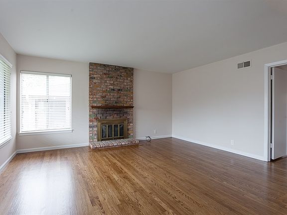 2nd image of 209 Southcliff Ave