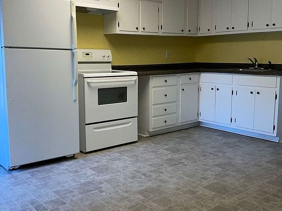 4th image of 105 Van Buren St APT B