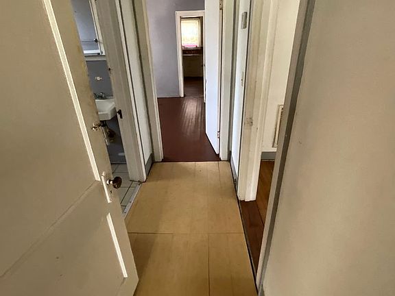 3rd image of 2516 Malcolm St