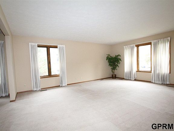 2nd image of 230 Bellevue Blvd N
