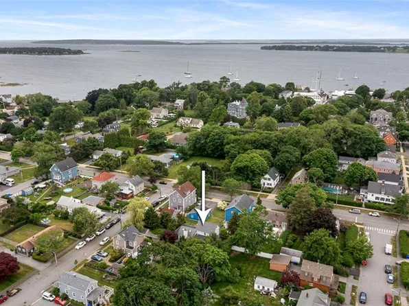 4 Garfield Ave, Bristol, RI 02809