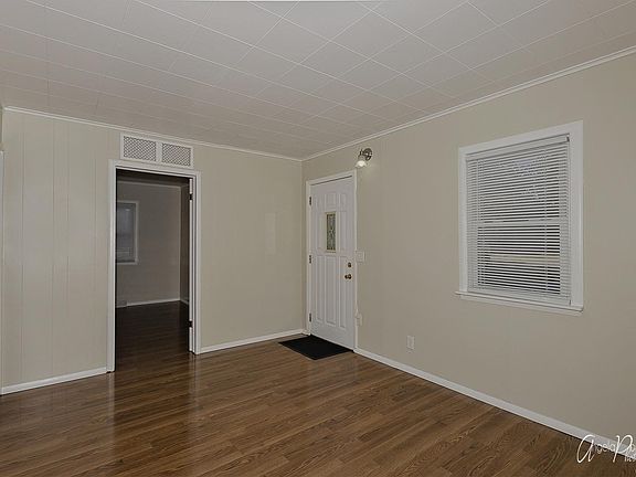 3rd image of 30 W Clarendon Dr