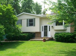 1703 Cherrywood Ln, Lindenhurst, IL 60046