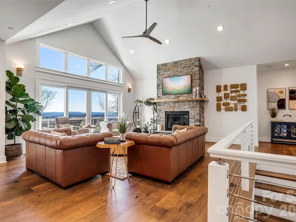 98 Rock Cliff Way, Hendersonville, NC 28791