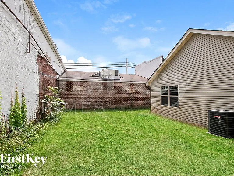 235 Front St — Photo 13
