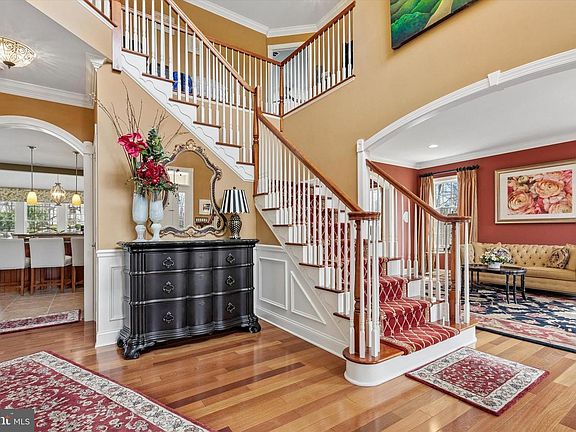 4th image of 414 Fallow Field Ln