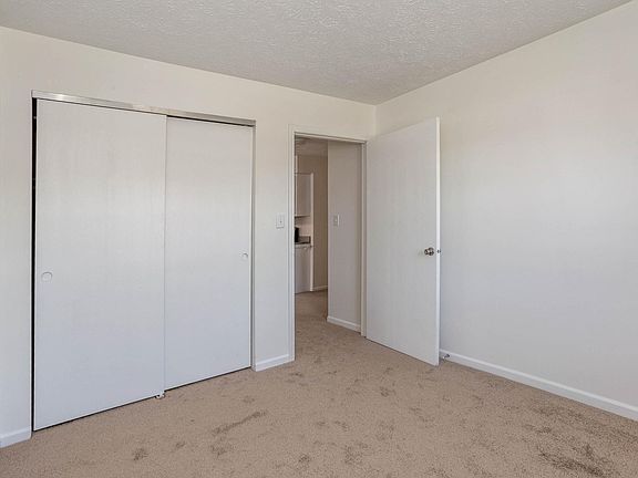 4th image of 1099 Parkside Ct S #1099