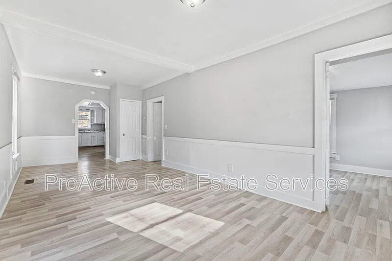 3 bed, 1.0 bath, 864 sqft, $1,995 — Photo 4