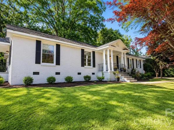 6610 Woodstream Dr, Charlotte, NC 28210