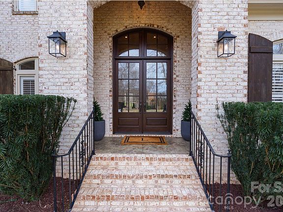 3rd image of 1400 War Admiral Ln