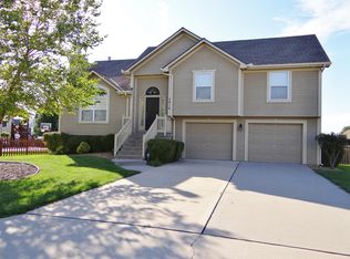 3916 SW Evergreen Ln, Lees Summit, MO 64082