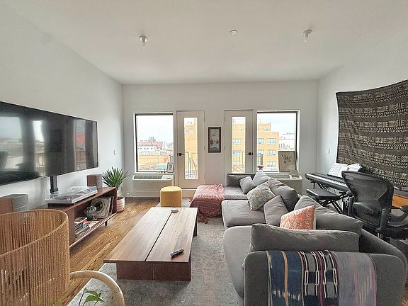 2nd image of 335 Woodbine St #4B