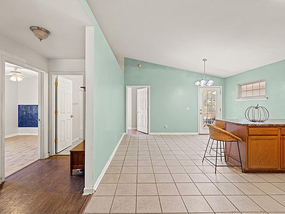 4th image of 728 Lauren Dr