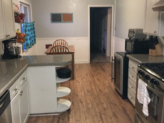 5th image of 3757 N Delano Ave