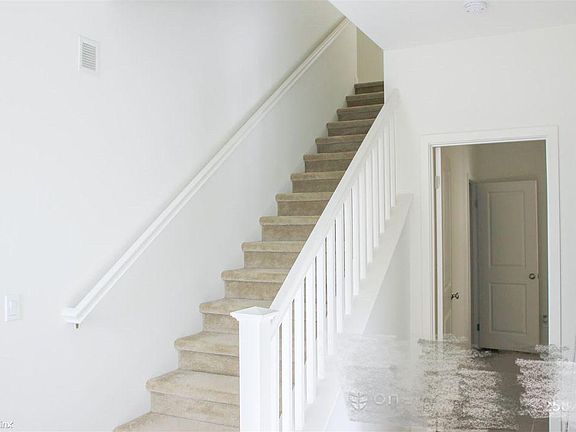3rd image of 15725 Molly Ave