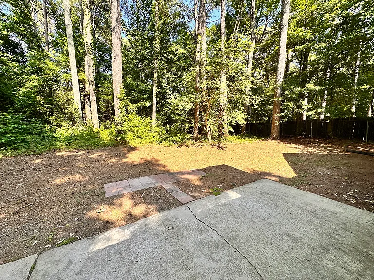 747 Greenhedge Dr — Photo 11