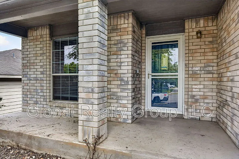 4 bed, 2.0 bath, 1795 sqft, $1,795 — Photo 4