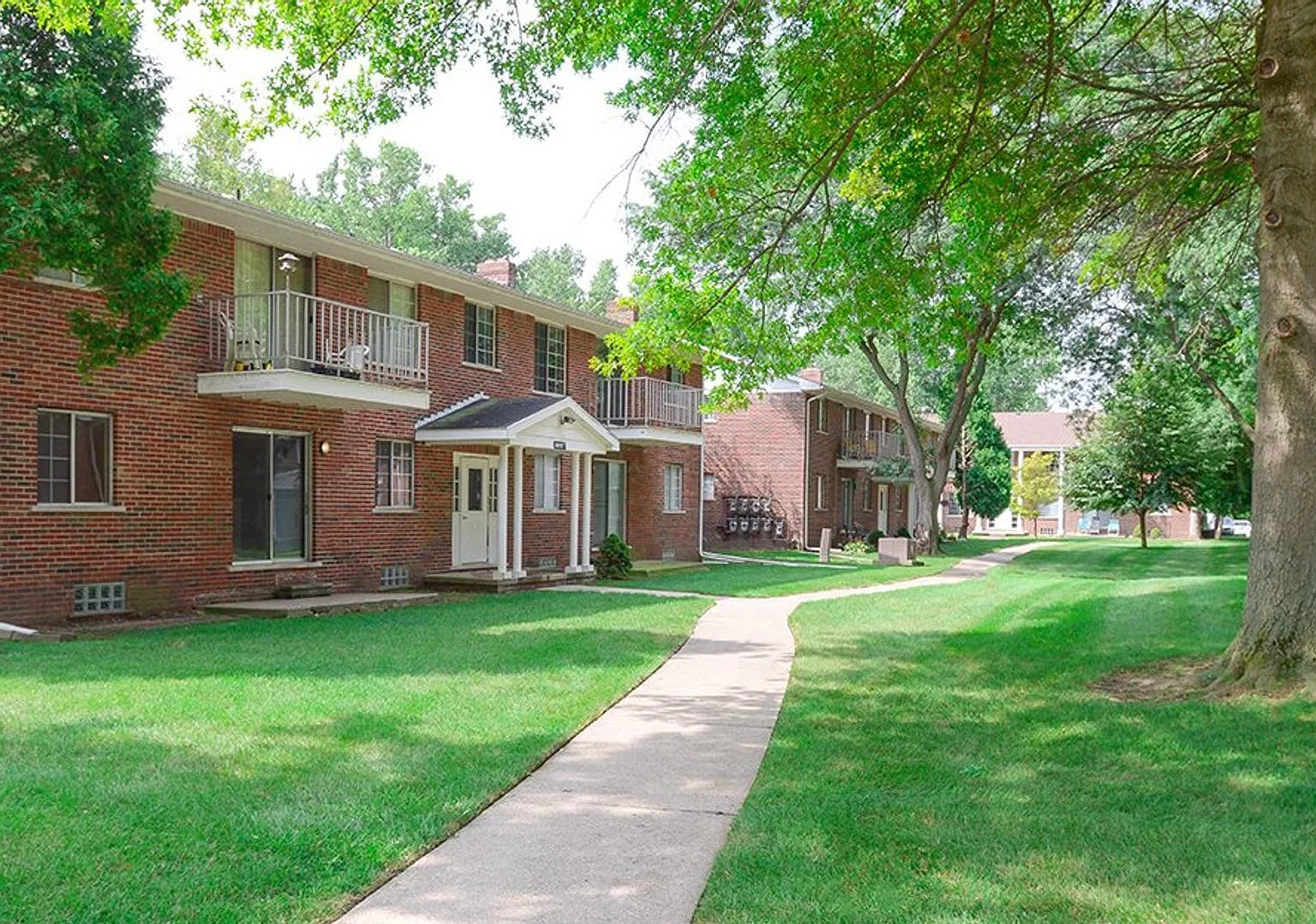 Gibraltar Pointe Apartments — Photo 1