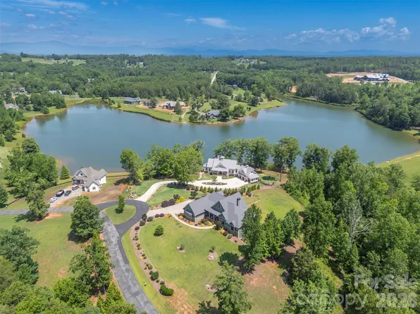 398 Mapleton Ln, Columbus, NC 28722