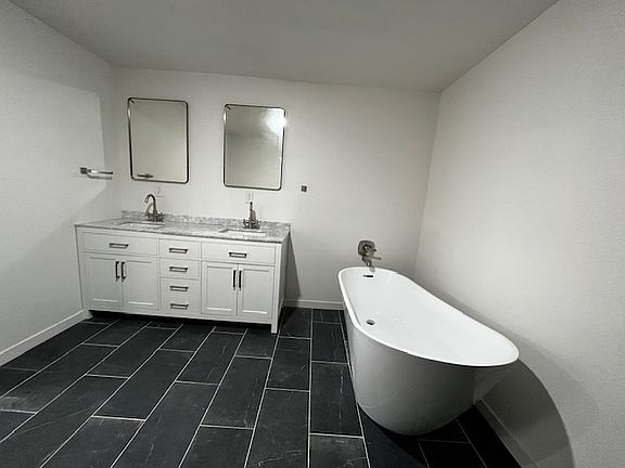 Master tub and dual vanity