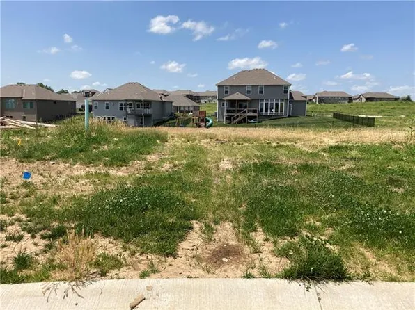 4735 Woodland Ct, Saint Joseph, MO 64505