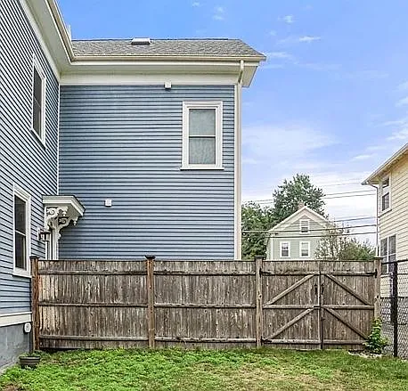 3 bed, 1500 sqft, $4,100 — Photo 4