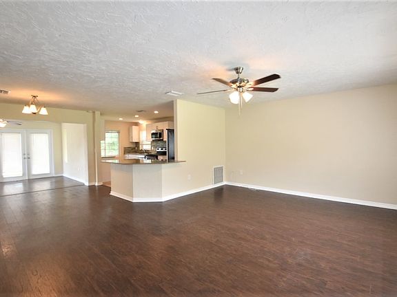 3rd image of 4010 Dyer Ln