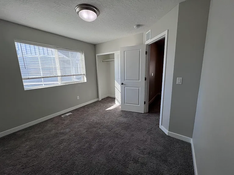 137 E Brushy Canyon St #1 — Photo 13