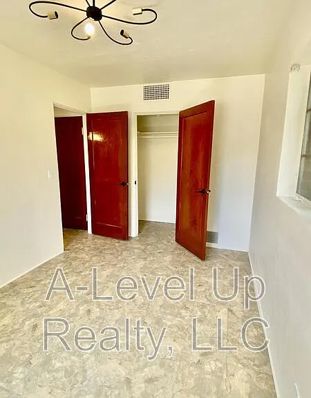 1418 N Jones Blvd — Photo 12