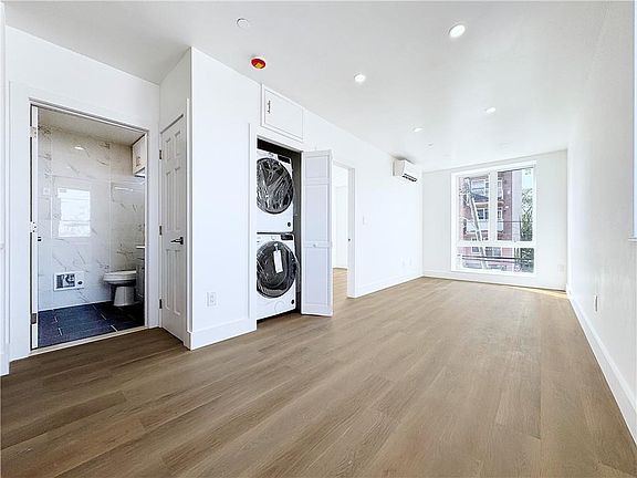 2nd image of 2815 W 17th St #2A