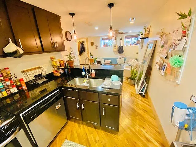 944 N Wood St #G — Photo 8