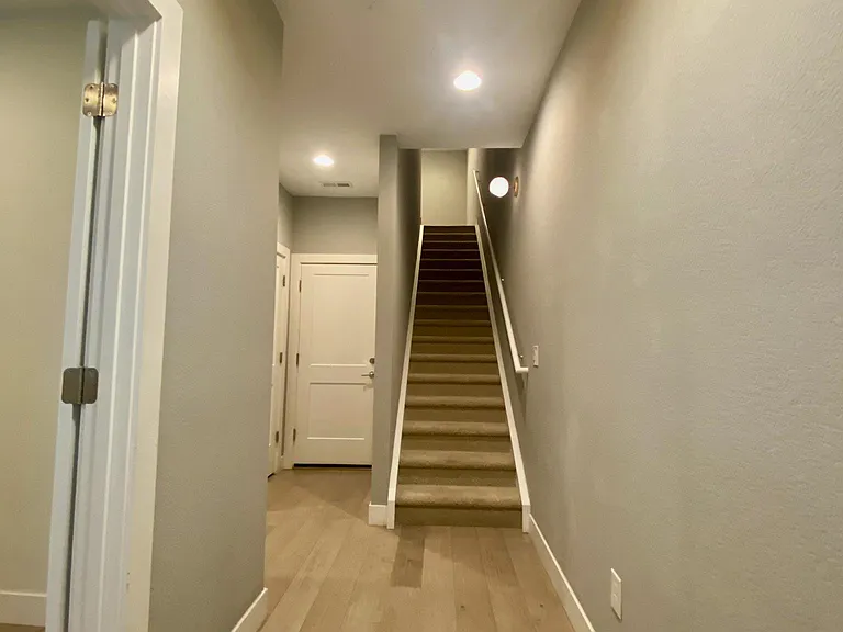 1075 Mariposa St — Photo 15